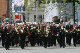 09.JPG (20775 bytes)