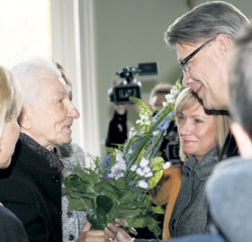 02.JPG (20680 bytes)