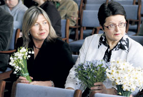 03.JPG (19045 bytes)