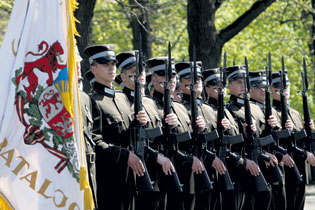 01.JPG (30853 bytes)