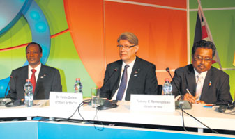 02.JPG (20668 bytes)