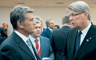 03.JPG (18704 bytes)