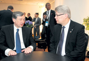 03.JPG (17519 bytes)