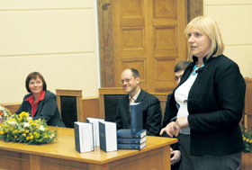 002.JPG (15718 bytes)