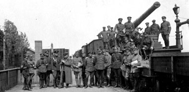 02.JPG (19299 bytes)