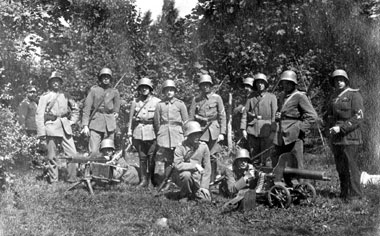 03.JPG (37449 bytes)