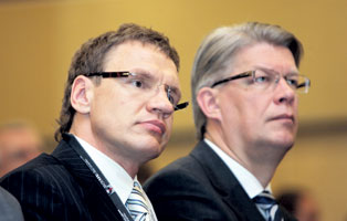 003.JPG (14554 bytes)