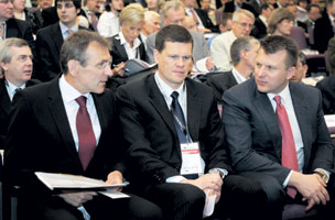 004.JPG (21208 bytes)