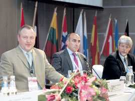 006.JPG (18132 bytes)