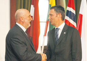 05.JPG (15229 bytes)