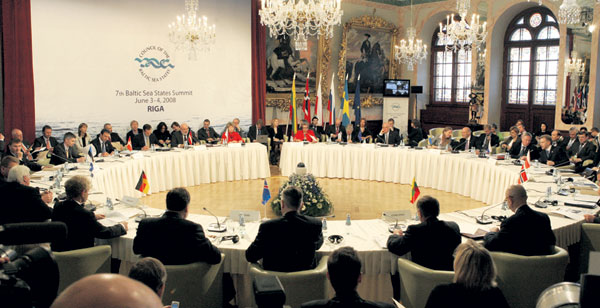 01.JPG (61608 bytes)