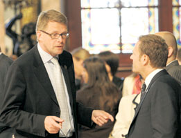 04.JPG (15811 bytes)