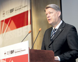 002.JPG (12393 bytes)