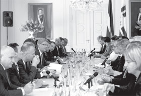 01.JPG (15768 bytes)