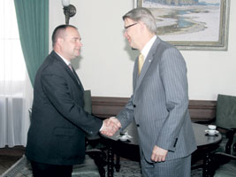 01.JPG (12719 bytes)