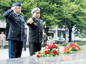 00.JPG (27641 bytes)