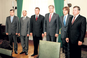 03.JPG (18117 bytes)