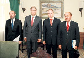 05.JPG (17442 bytes)