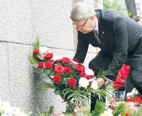 00.JPG (25043 bytes)