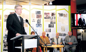 01.JPG (19030 bytes)