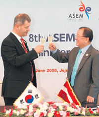 03.JPG (16796 bytes)