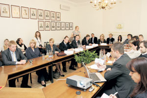 02.JPG (21452 bytes)