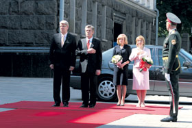 00.JPG (18289 bytes)