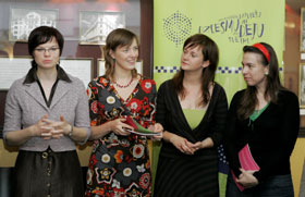 04.JPG (18470 bytes)