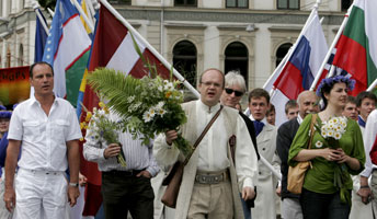 003.JPG (27796 bytes)