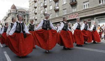 07.JPG (23366 bytes)