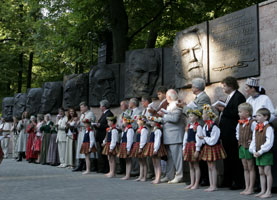 07.JPG (21866 bytes)