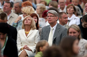 02.JPG (17895 bytes)