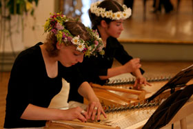 02.JPG (16799 bytes)