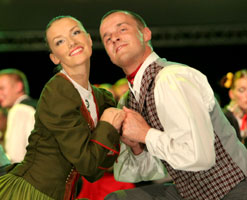 03.JPG (15514 bytes)