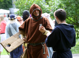 06.JPG (19632 bytes)