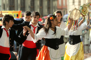 08.JPG (22311 bytes)