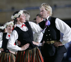 04.JPG (14457 bytes)