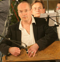 07.JPG (12035 bytes)