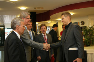 03.JPG (16944 bytes)