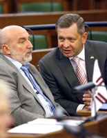 02.JPG (11077 bytes)