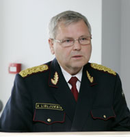 002.JPG (7411 bytes)