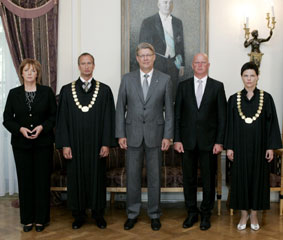 TIESNESI.JPG (18368 bytes)