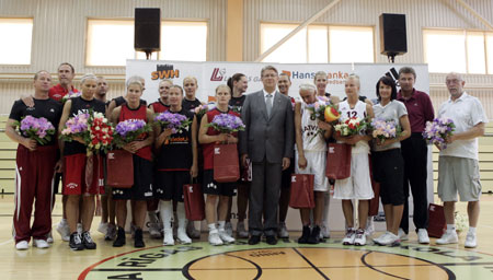 03.JPG (38910 bytes)