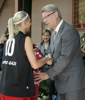 04.JPG (10584 bytes)