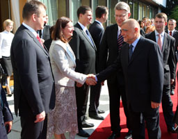 01.JPG (18858 bytes)