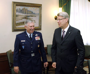 00.JPG (16752 bytes)