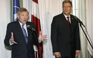 00.JPG (15727 bytes)