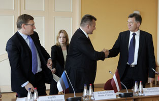 02.JPG (16954 bytes)