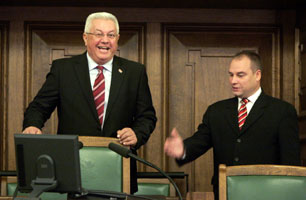 01.JPG (16014 bytes)