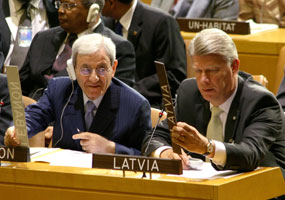 01.JPG (21245 bytes)